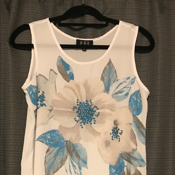 NWD white and blue floral sleeveless blouse - Picture 2 of 6
